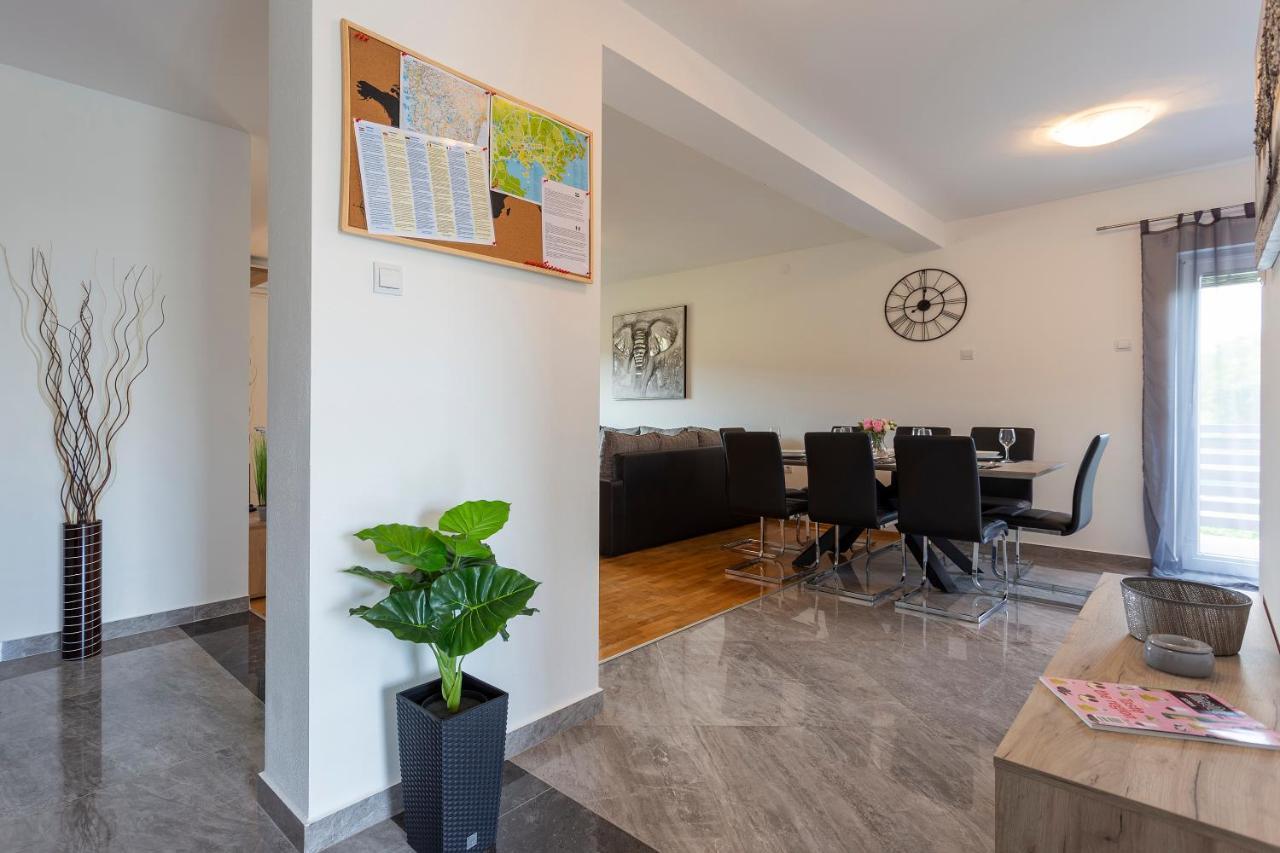 Apartmani Karoca 3 Pula Buitenkant foto