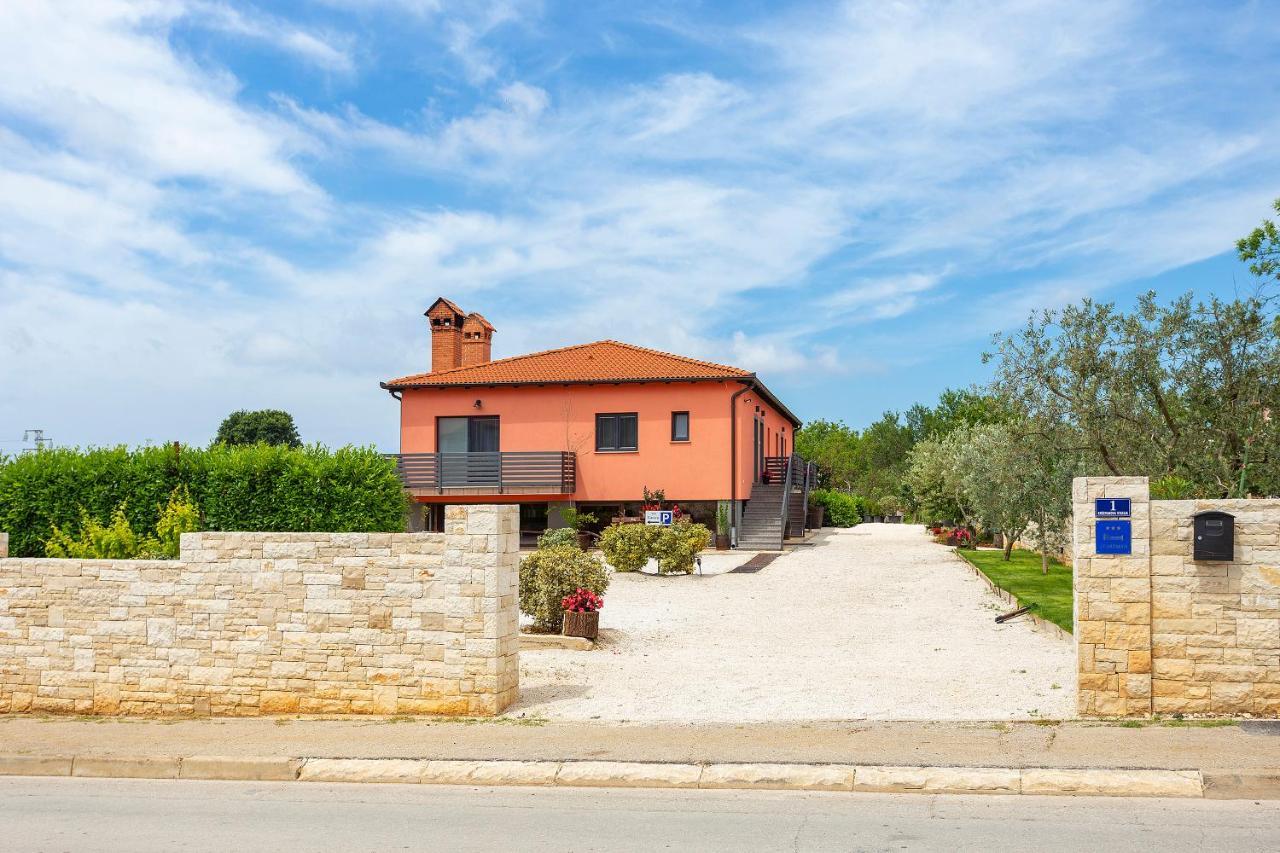 Apartmani Karoca 3 Pula Buitenkant foto