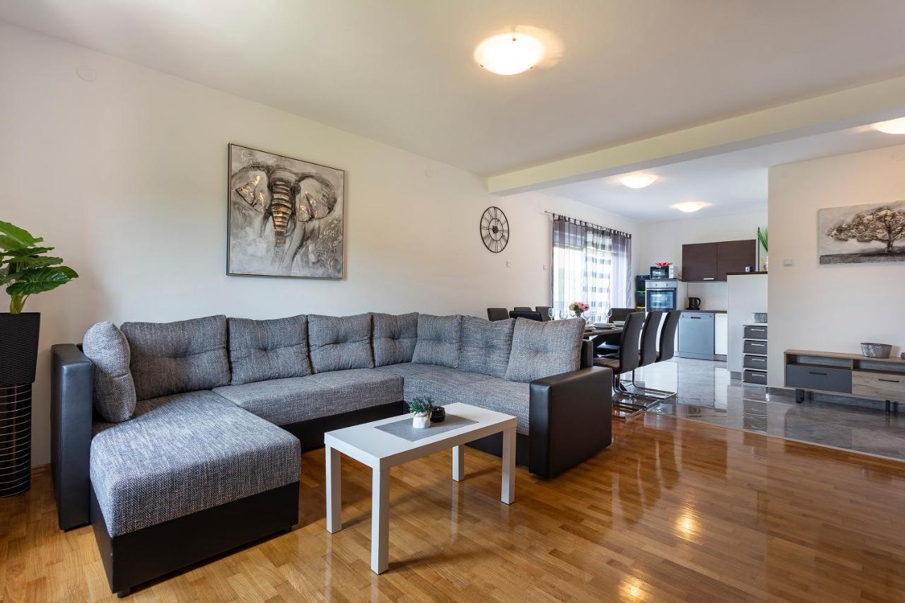 Apartmani Karoca 3 Pula Buitenkant foto