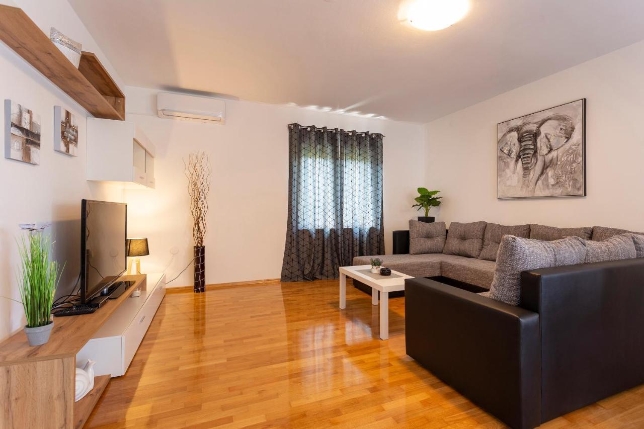 Apartmani Karoca 3 Pula Buitenkant foto