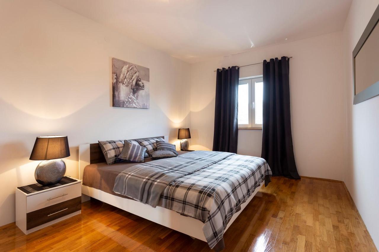 Apartmani Karoca 3 Pula Buitenkant foto